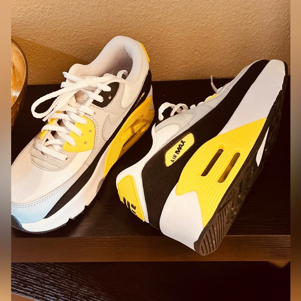 Nike Air Max 90 LV8 Sneakers. No tags but never worn . - Picture 3 of 6